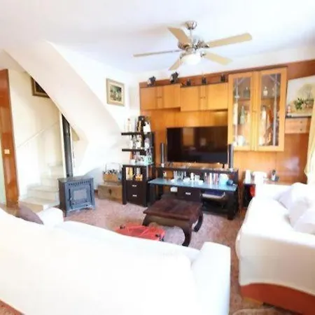 Admire Pleasant Views And A Great Location ! Guest house Hersonissos (Crete)